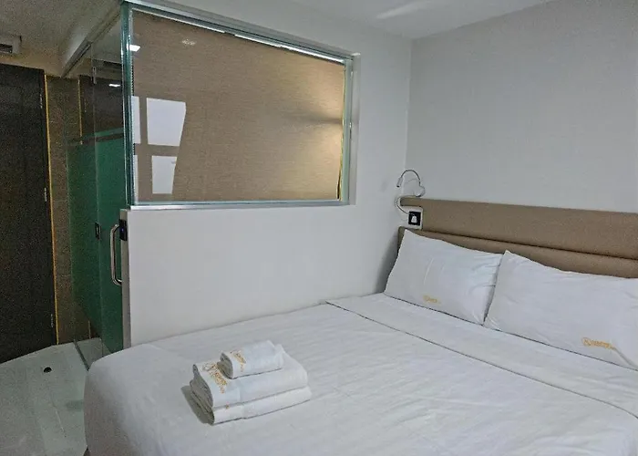 Sempre Premier Mactan Airport 호텔 세부