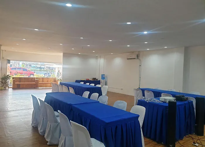 Sempre Premier Mactan Airport ホテル セブ市